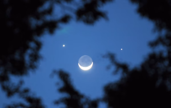 The Science of the Skies: April’s Celestial Alignment